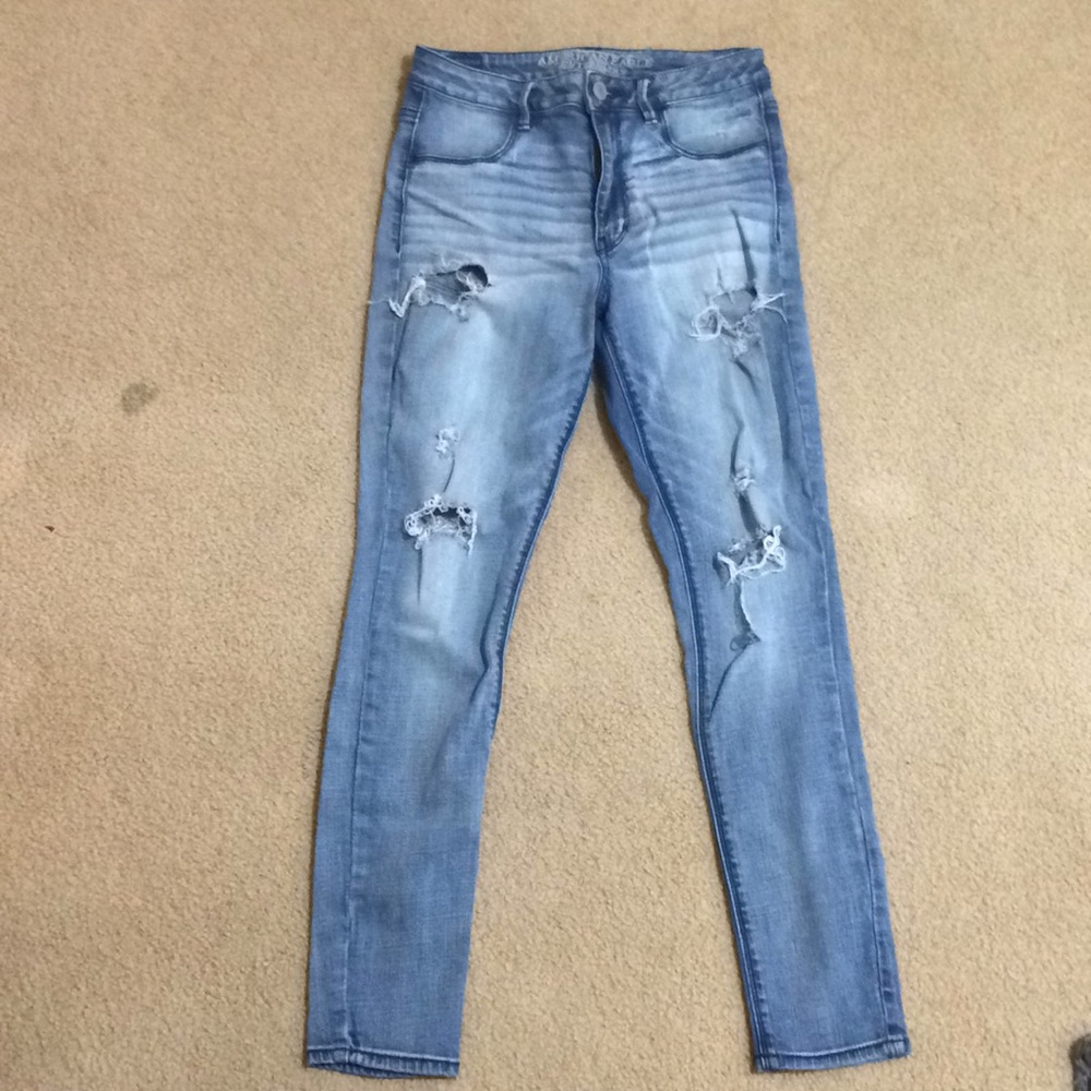 High waisted AEO ripped jeans